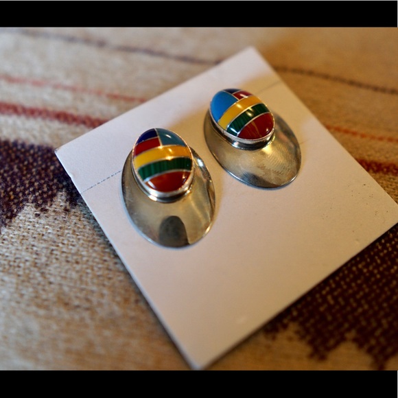 Sterling silver southwestern inlay stud earrings - Picture 5 of 8